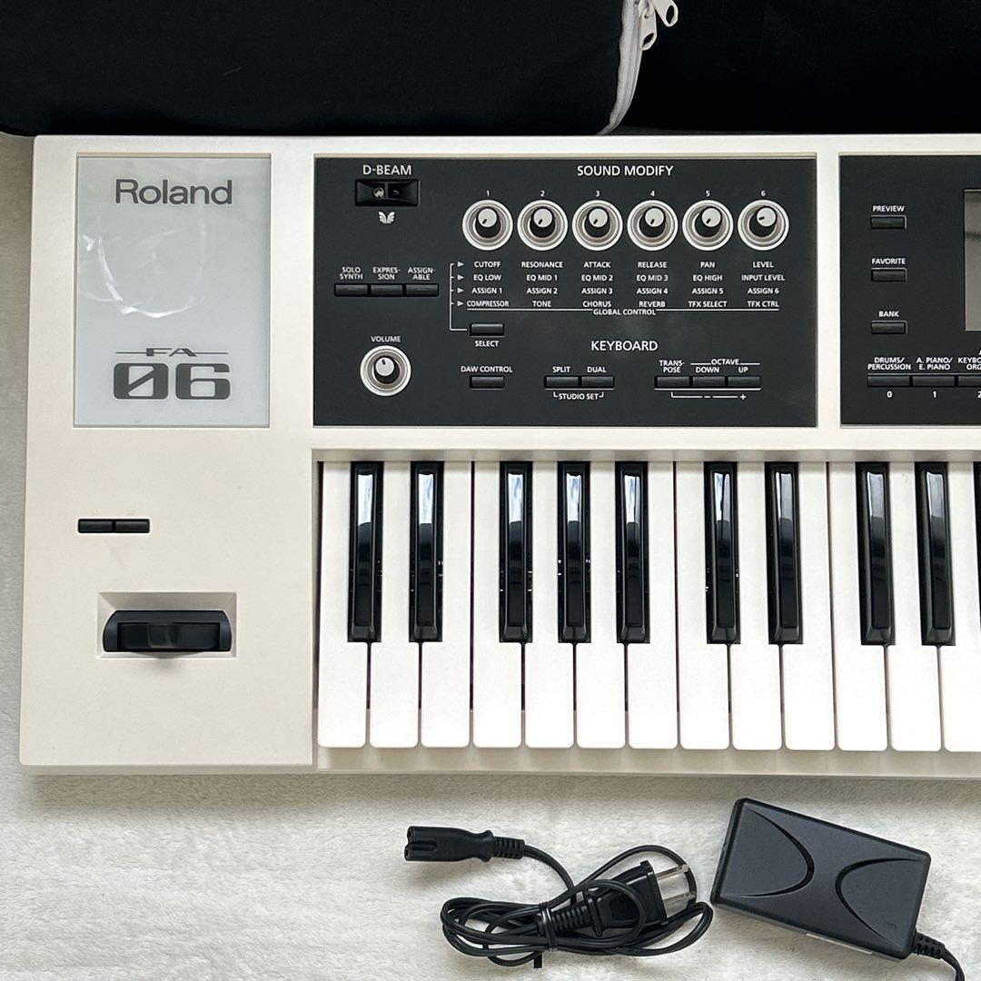 ROLAND FA-06-SC ホワイト シンセサイザー SDHCカード ペダル