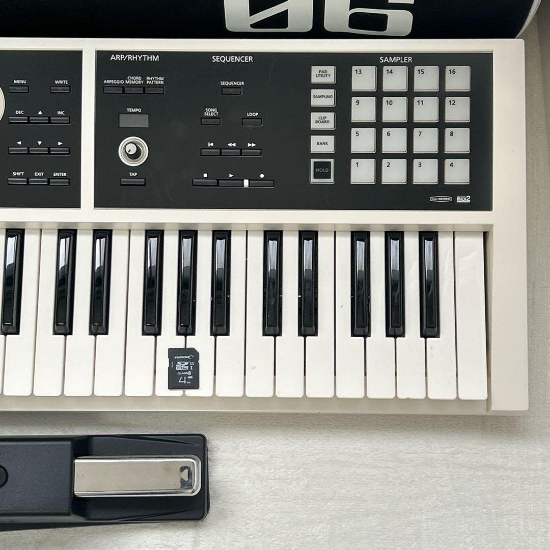 ROLAND FA-06-SC ホワイト シンセサイザー SDHCカード ペダル