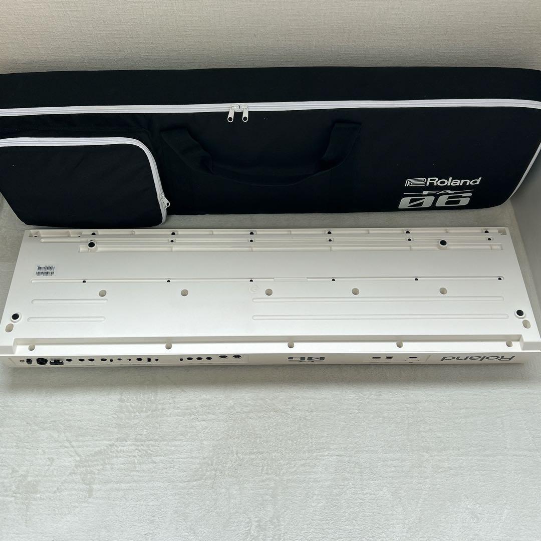 ROLAND FA-06-SC ホワイト シンセサイザー SDHCカード ペダル