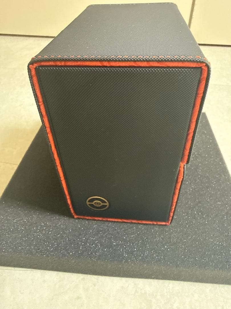 海外ポケセン限定ダブルデッキケース 灼熱のリザードン