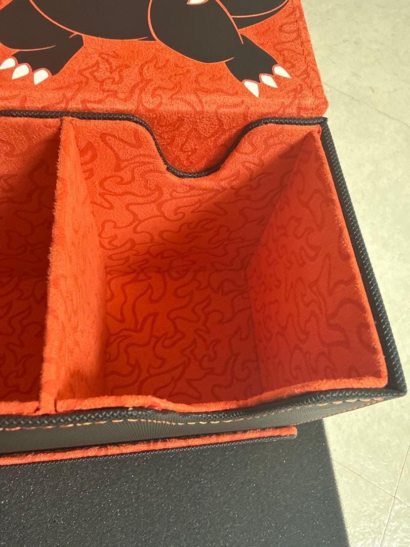 海外ポケセン限定ダブルデッキケース 灼熱のリザードン