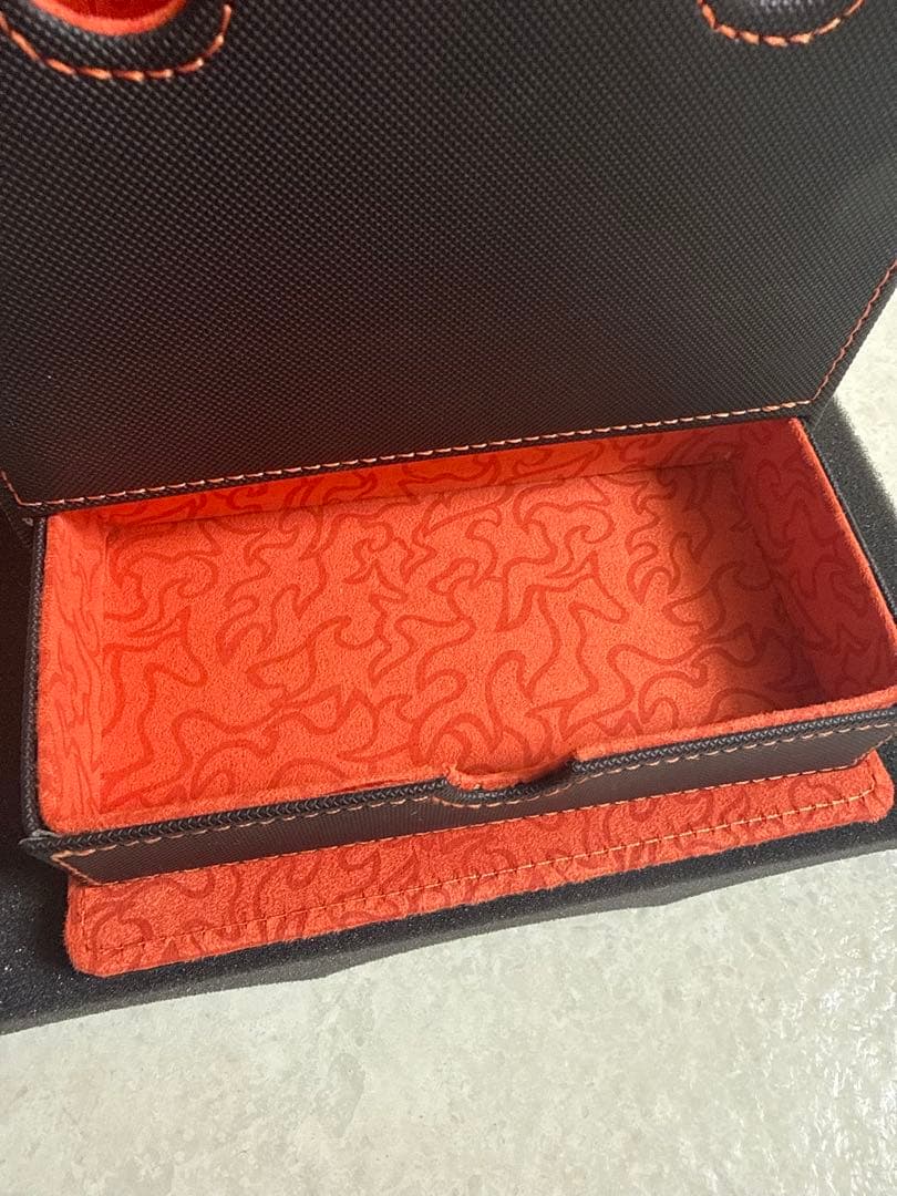 海外ポケセン限定ダブルデッキケース 灼熱のリザードン