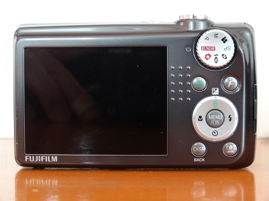 Fujifilm　FINEPIX F70 EXR　ガンメタル