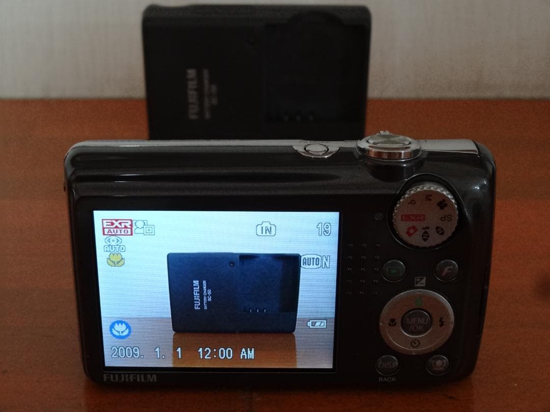 Fujifilm　FINEPIX F70 EXR　ガンメタル