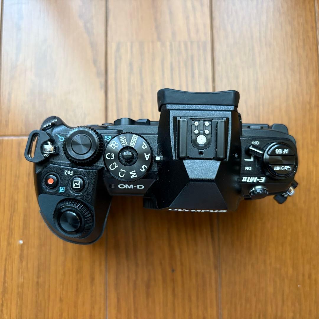 OLYMPUS OM-D EM-1 MarkⅡ ボディ ＋ 純正バッテリー2個