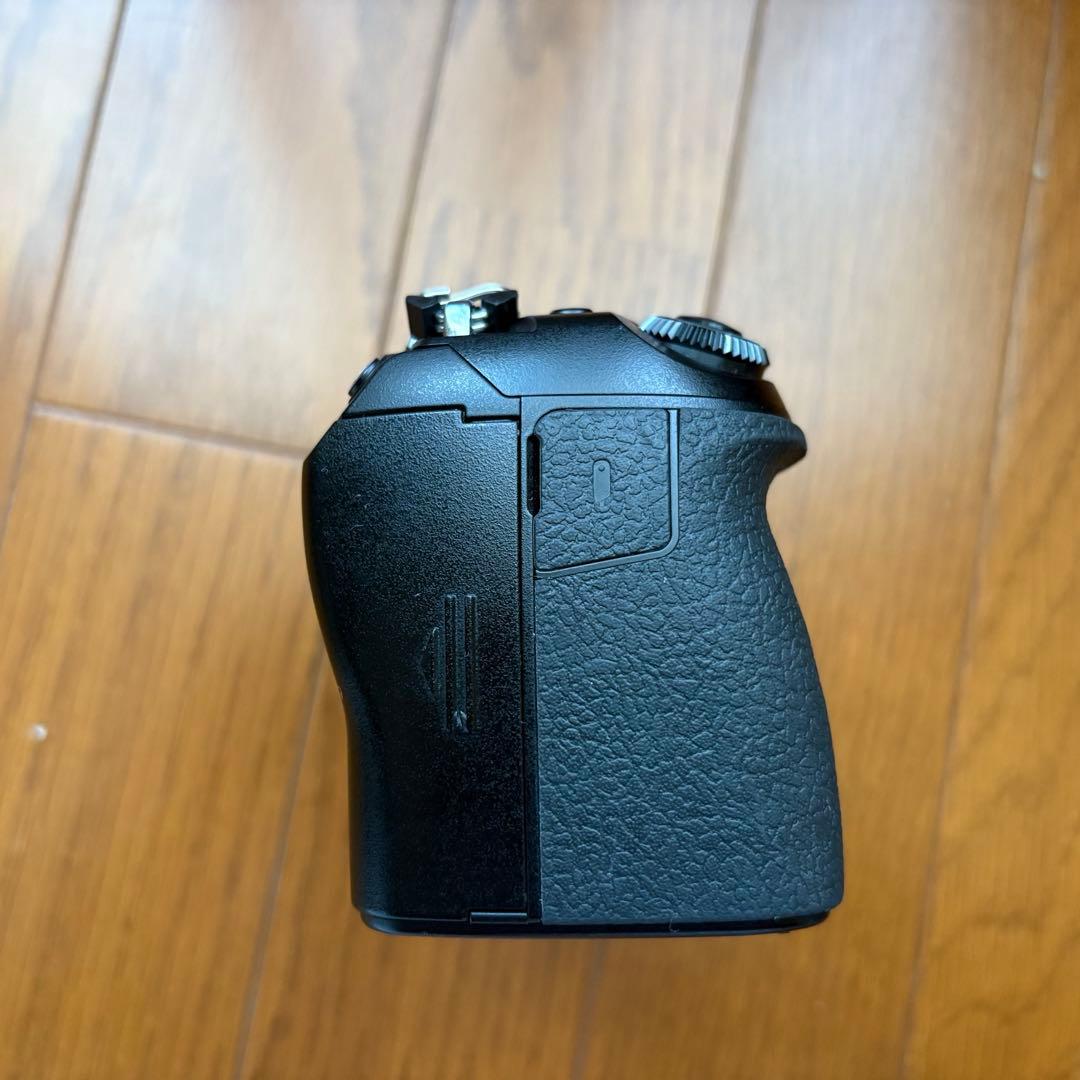 OLYMPUS OM-D EM-1 MarkⅡ ボディ ＋ 純正バッテリー2個