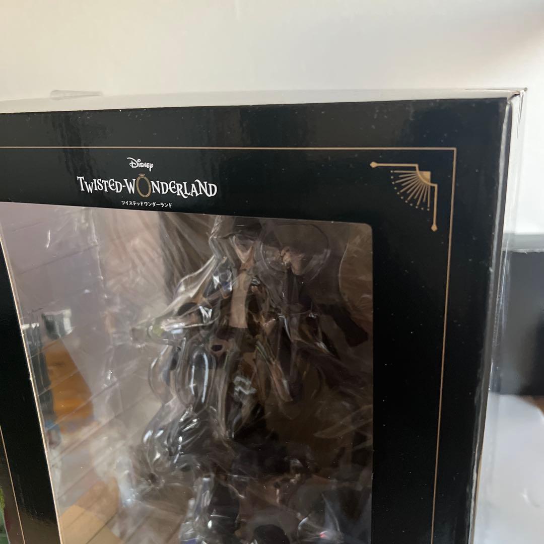 ツイステ アズールアーシェングロット フィギュア