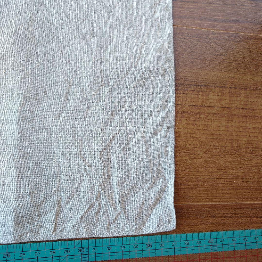 手刺繍入り　リネンクロス/リネンハンカチ【白猫と赤い毛糸玉】