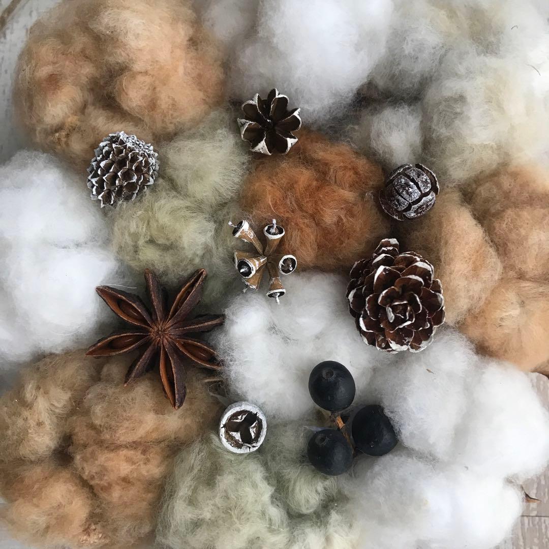 No15 5色のコットンと木の実のクリスマスリース　ホワイトクリスマスリース