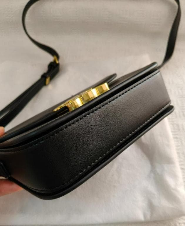 ショルダーバッグ ブラック