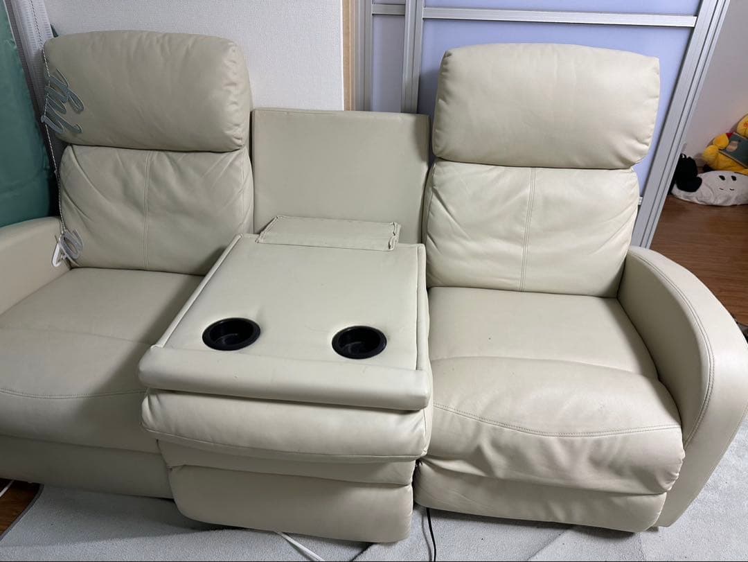 クリーム色レザー調2人掛けソファ