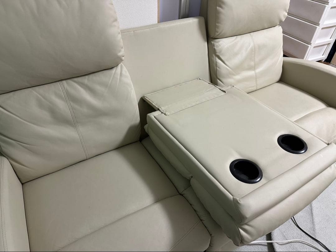 クリーム色レザー調2人掛けソファ