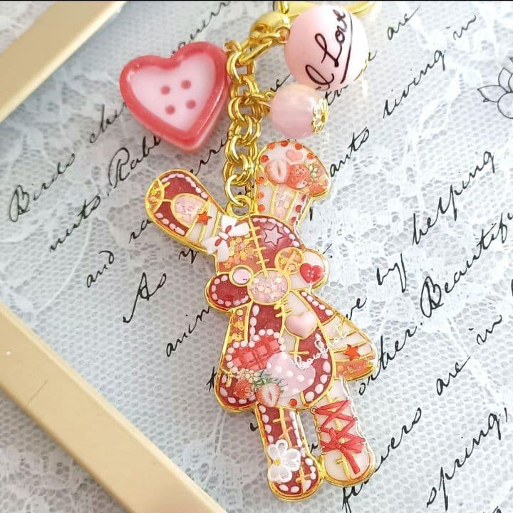♡苺みるく♡ツギハギうさぎ　レジンキーホルダー　ハンドメイド