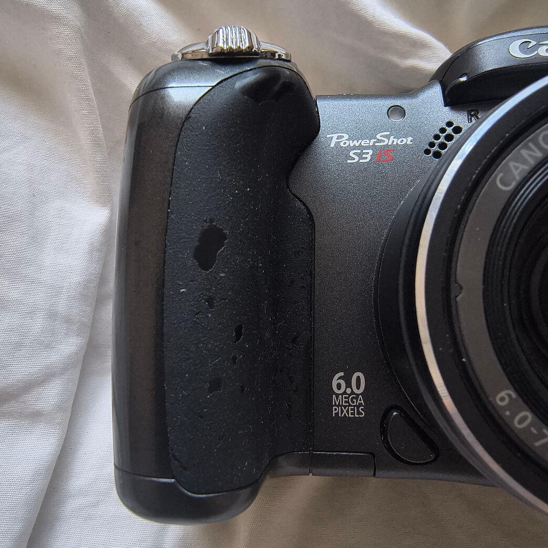 単3電池で気軽に使える、実力派ズーム機。