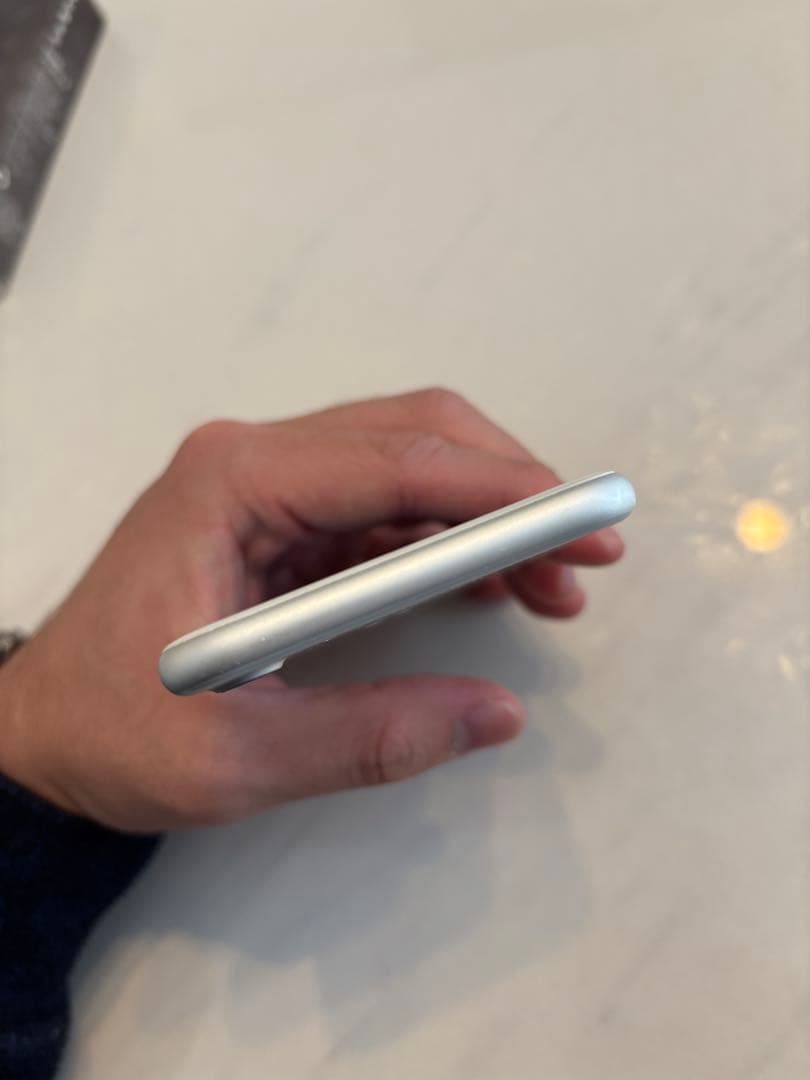 Apple iPhone 7 32GB シルバー 国内SIMフリー版