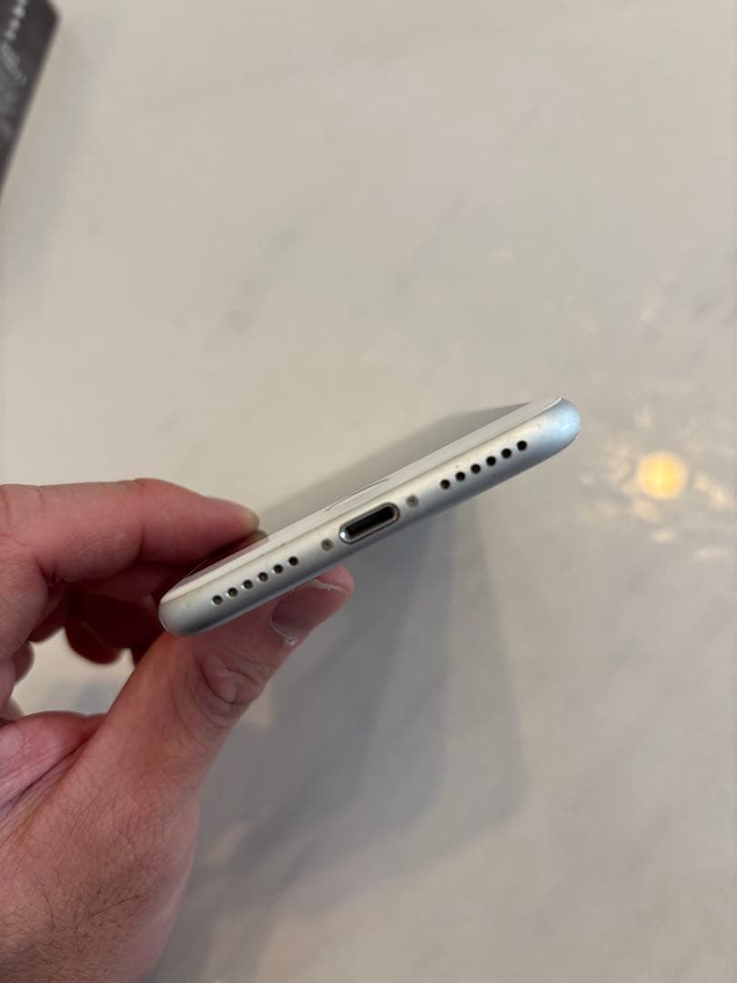 Apple iPhone 7 32GB シルバー 国内SIMフリー版