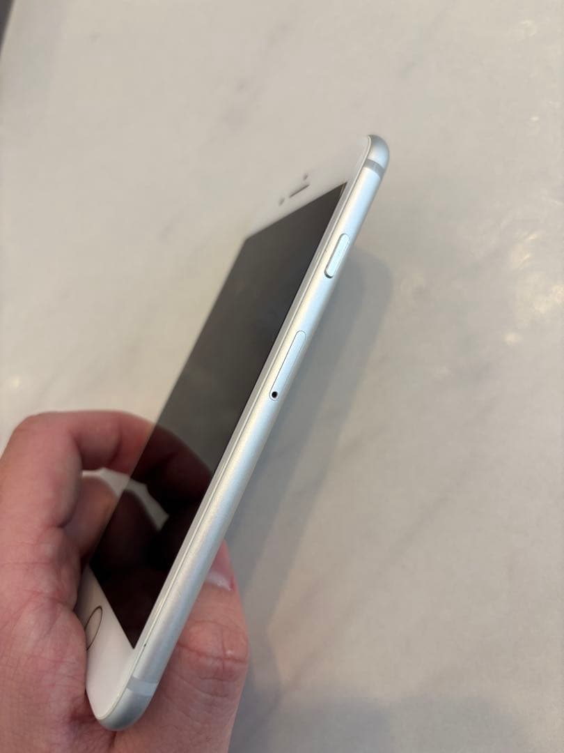 Apple iPhone 7 32GB シルバー 国内SIMフリー版
