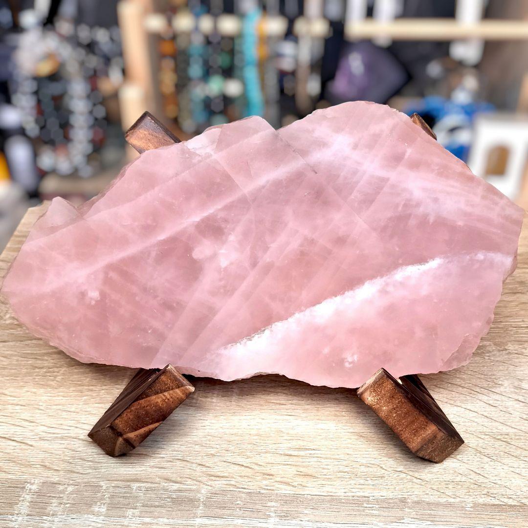 高品質 天然ローズクォーツ原石スライス 522g 木製スタンド付 浄化プレート②