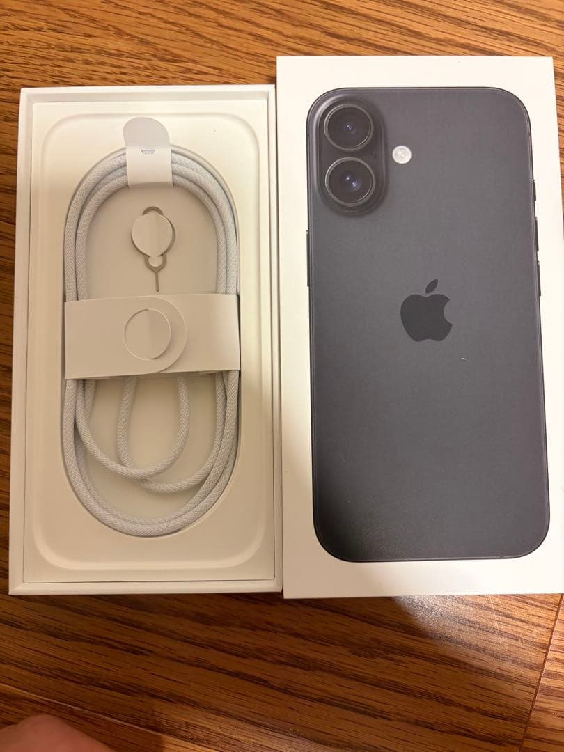 (美品) iPhone 16 128GB ブラック