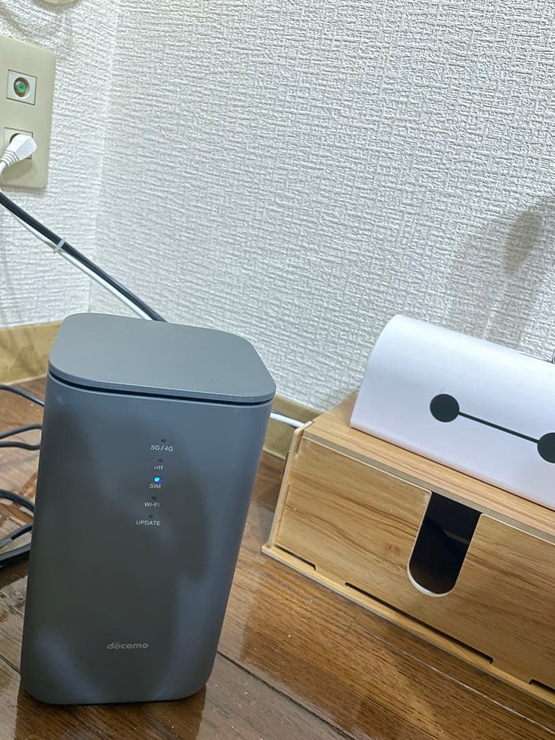 docomo 5g HR02 ダークグレー
