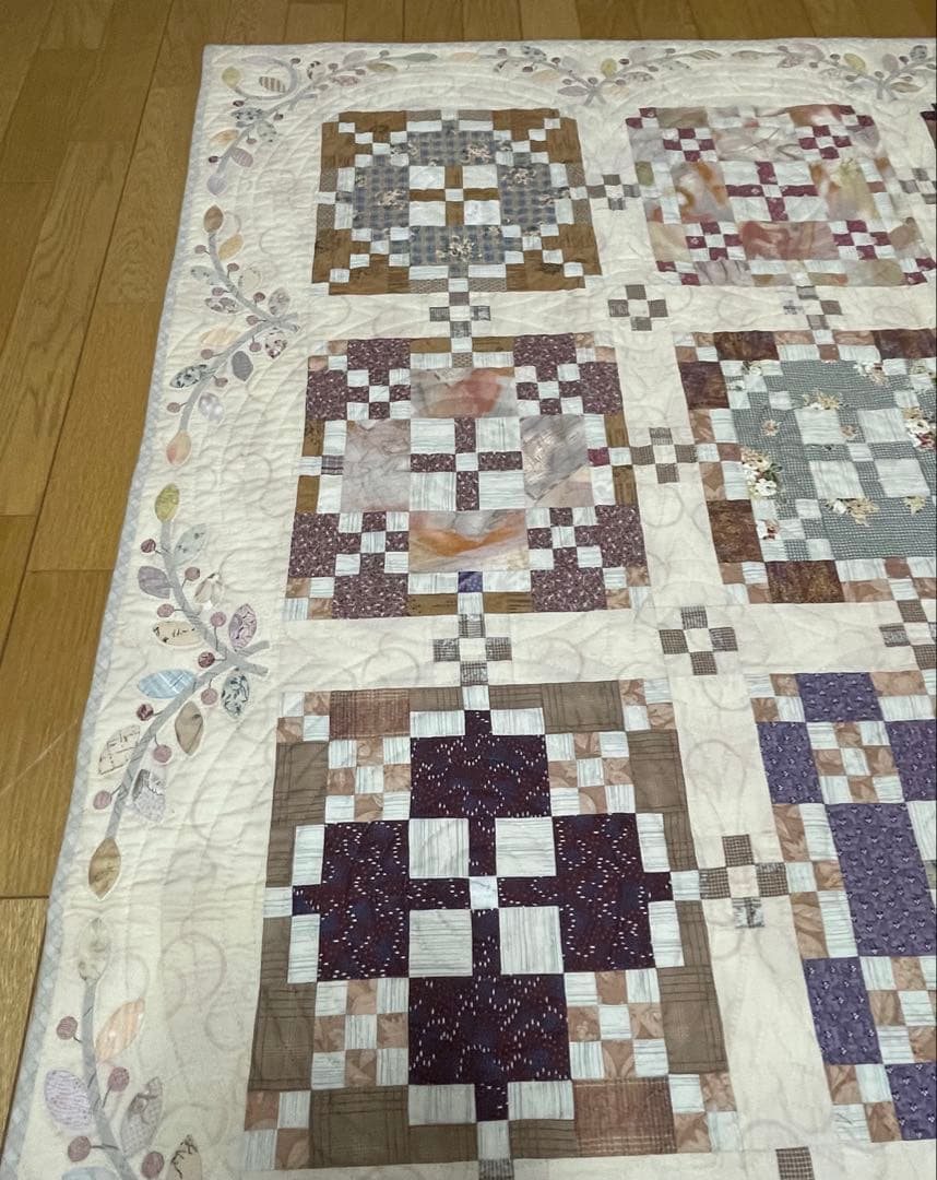 パッチワークキルト　タペストリー　ベッドカバーサイズ