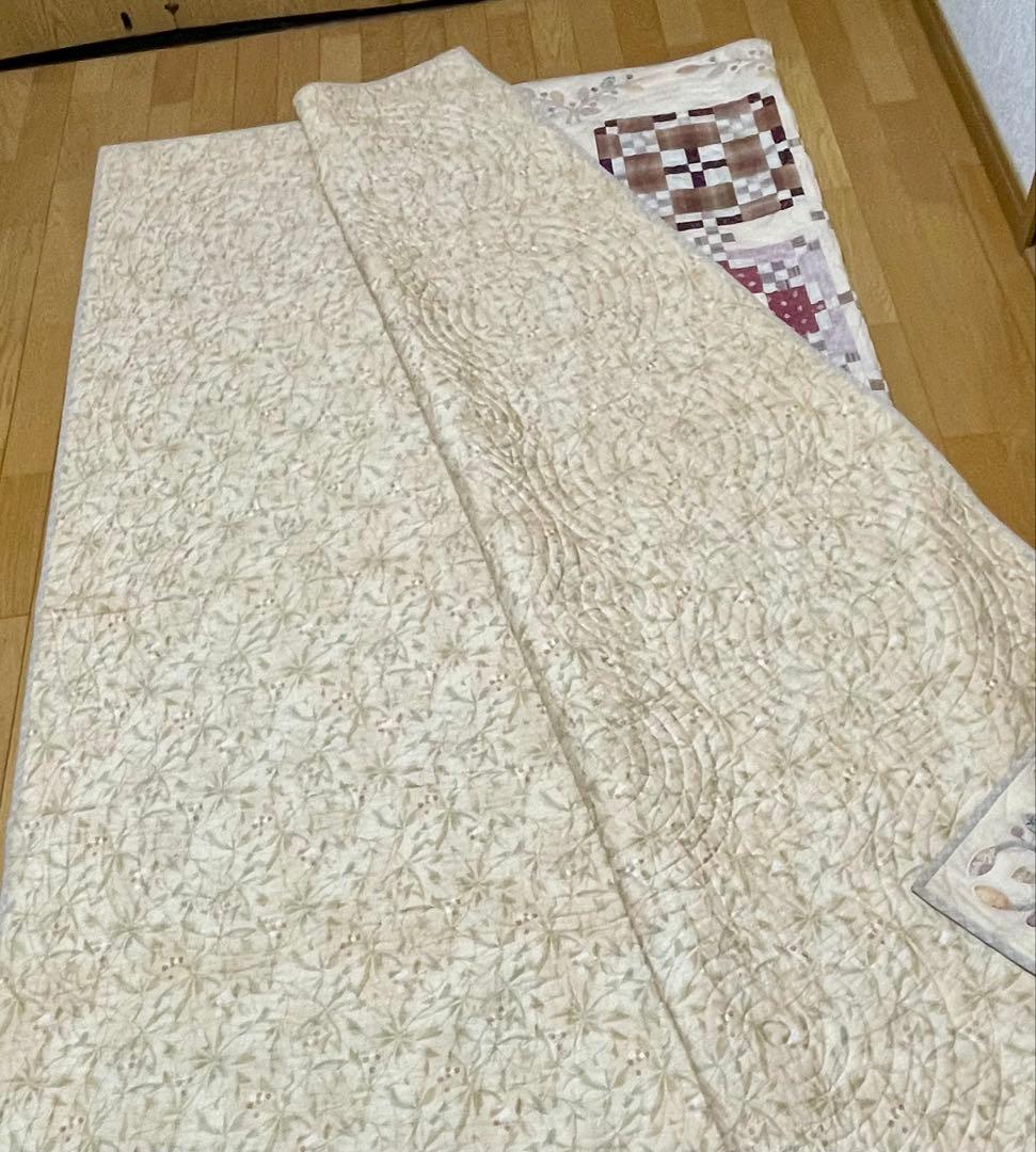 パッチワークキルト　タペストリー　ベッドカバーサイズ