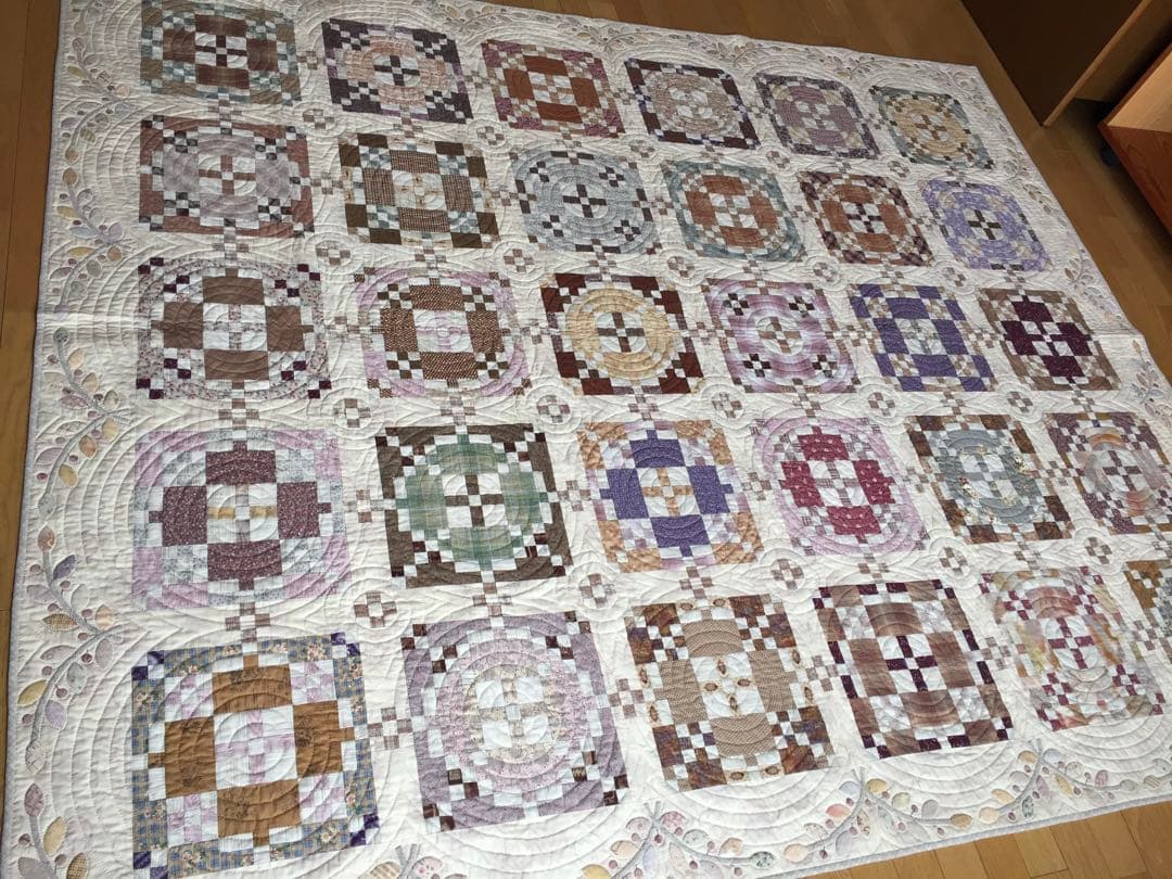 パッチワークキルト　タペストリー　ベッドカバーサイズ