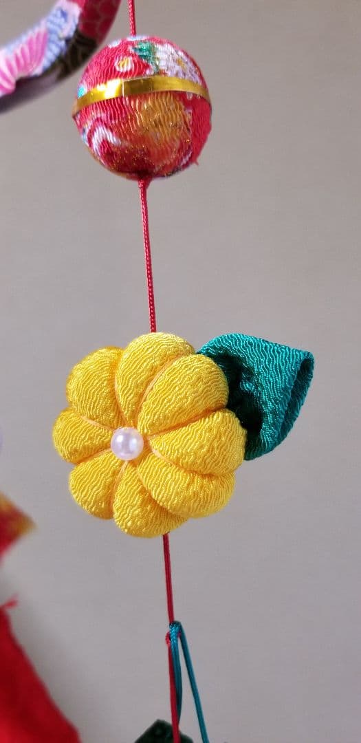 七宝毬の吊るし飾り(赤、輪)