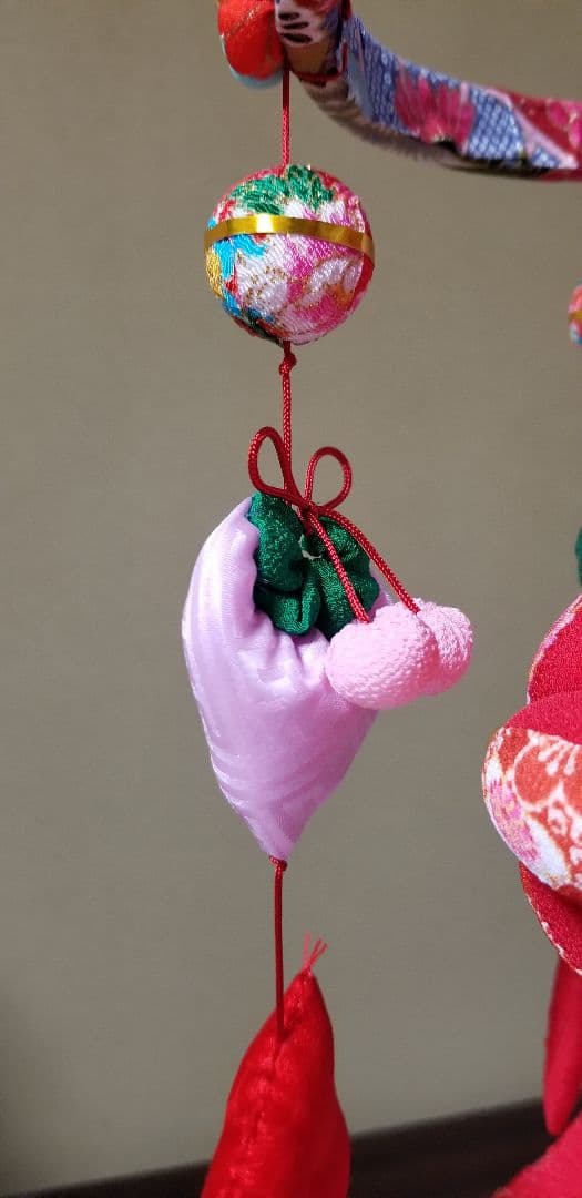 七宝毬の吊るし飾り(赤、輪)