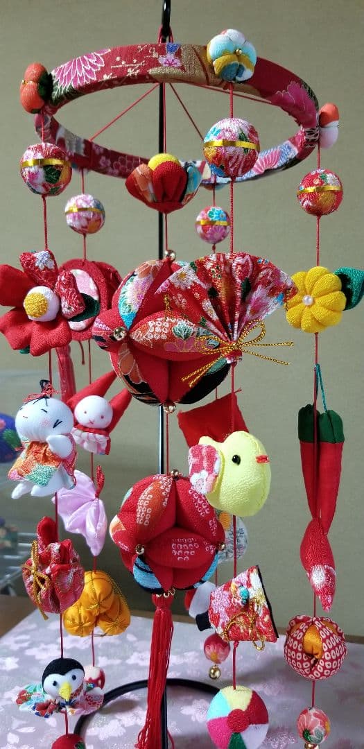 七宝毬の吊るし飾り(赤、輪)