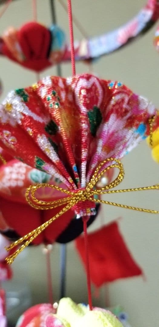 七宝毬の吊るし飾り(赤、輪)