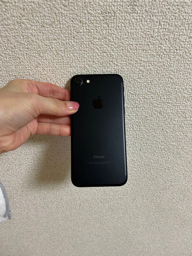 Apple iPhone 7 ブラック　本体
