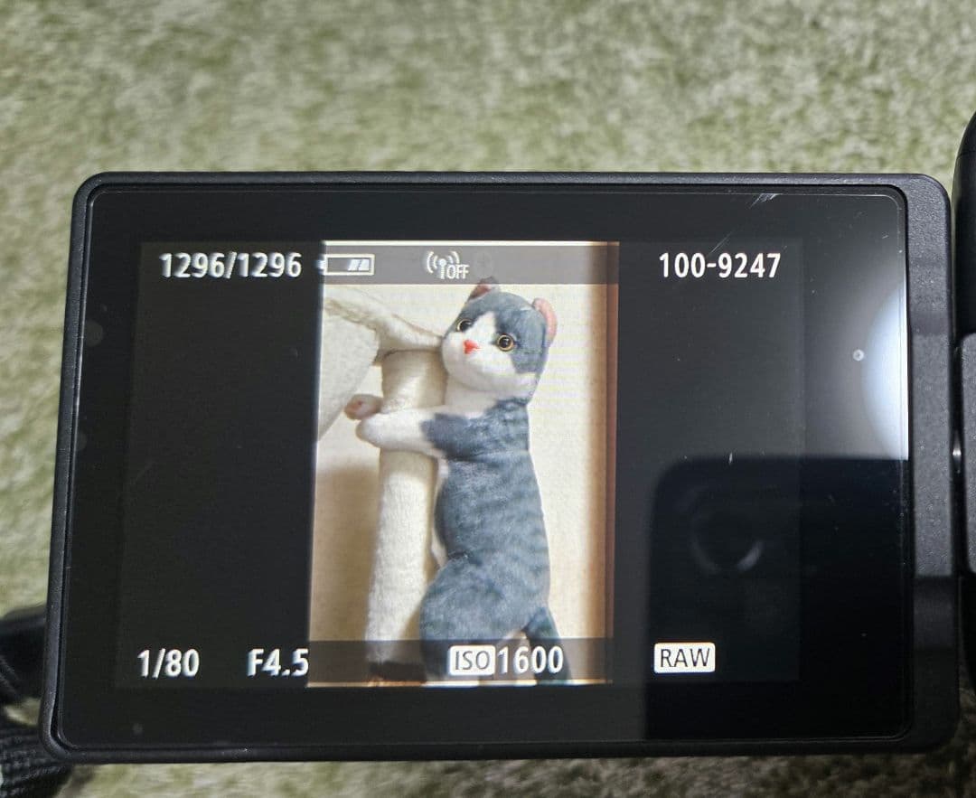 【中古】Canon EOS Kiss X9 デジタル一眼レフ　ダブルズームキット