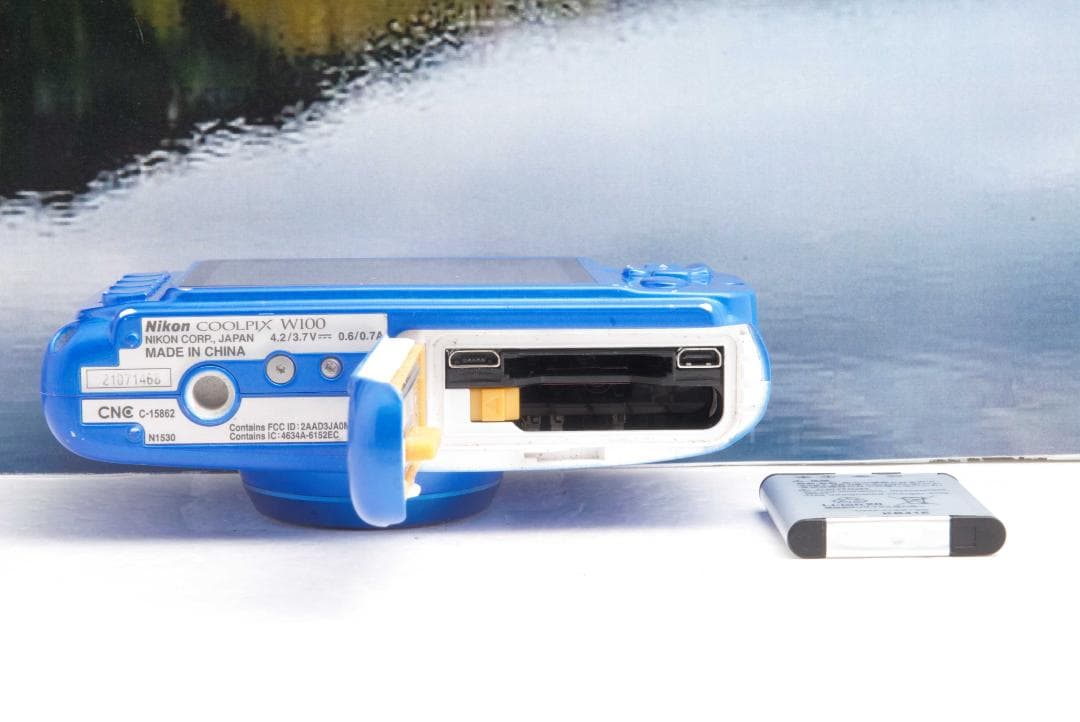 【美品】ニコンNikon COOLPIX W100 防水デジタルカメラ ブルー