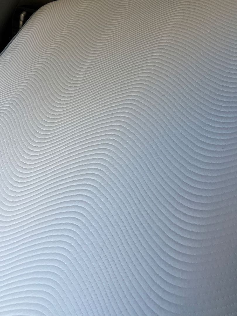 送料込み　マットレスつき　シングルサイズ　コアラベッドフレーム