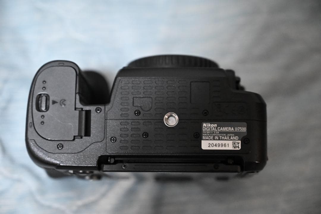 Nikon D7500 デジタル一眼レフカメラ　単焦点レンズセット