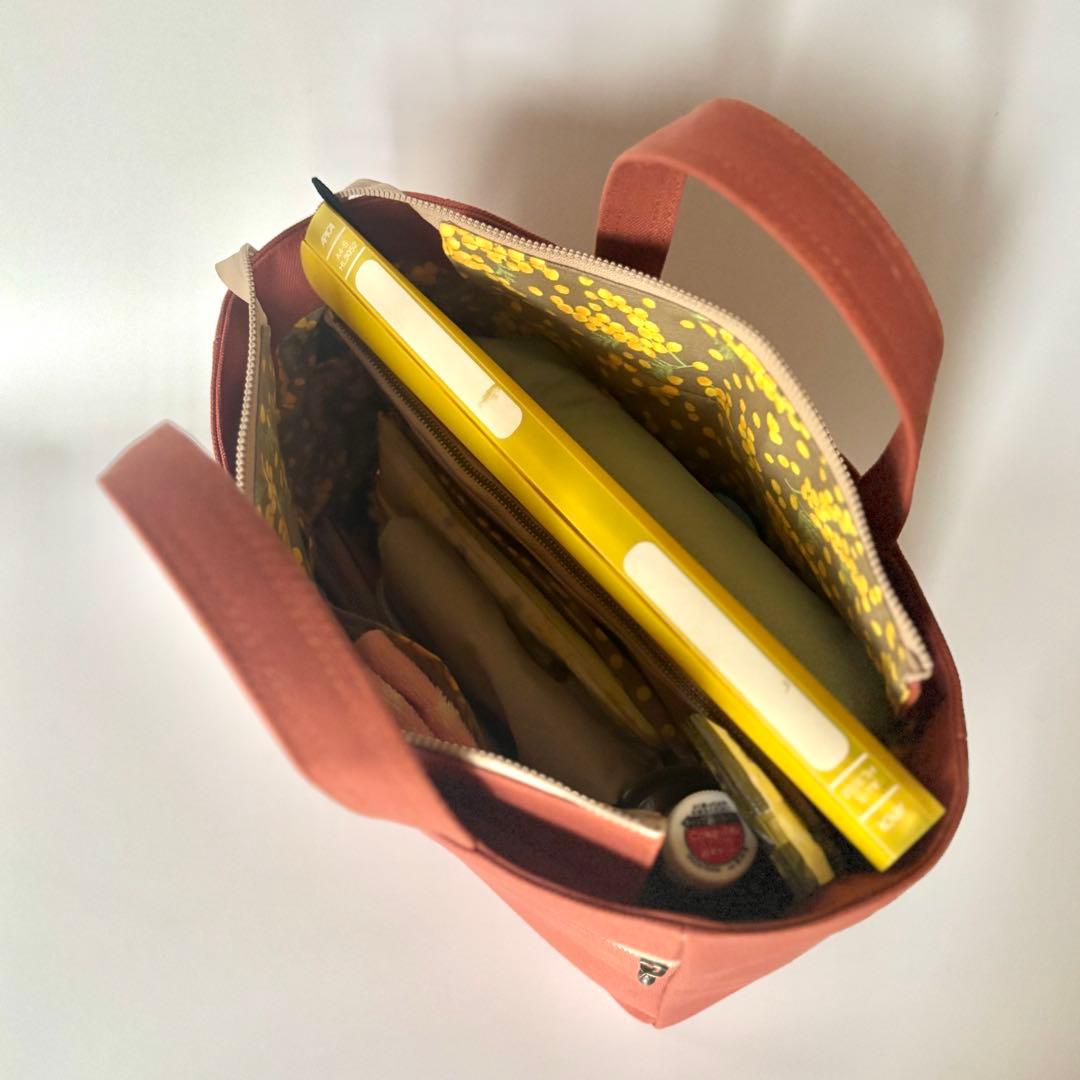 【JUNE】仕切りファスナー付きトートバッグ　ハートステッチヌビキルト