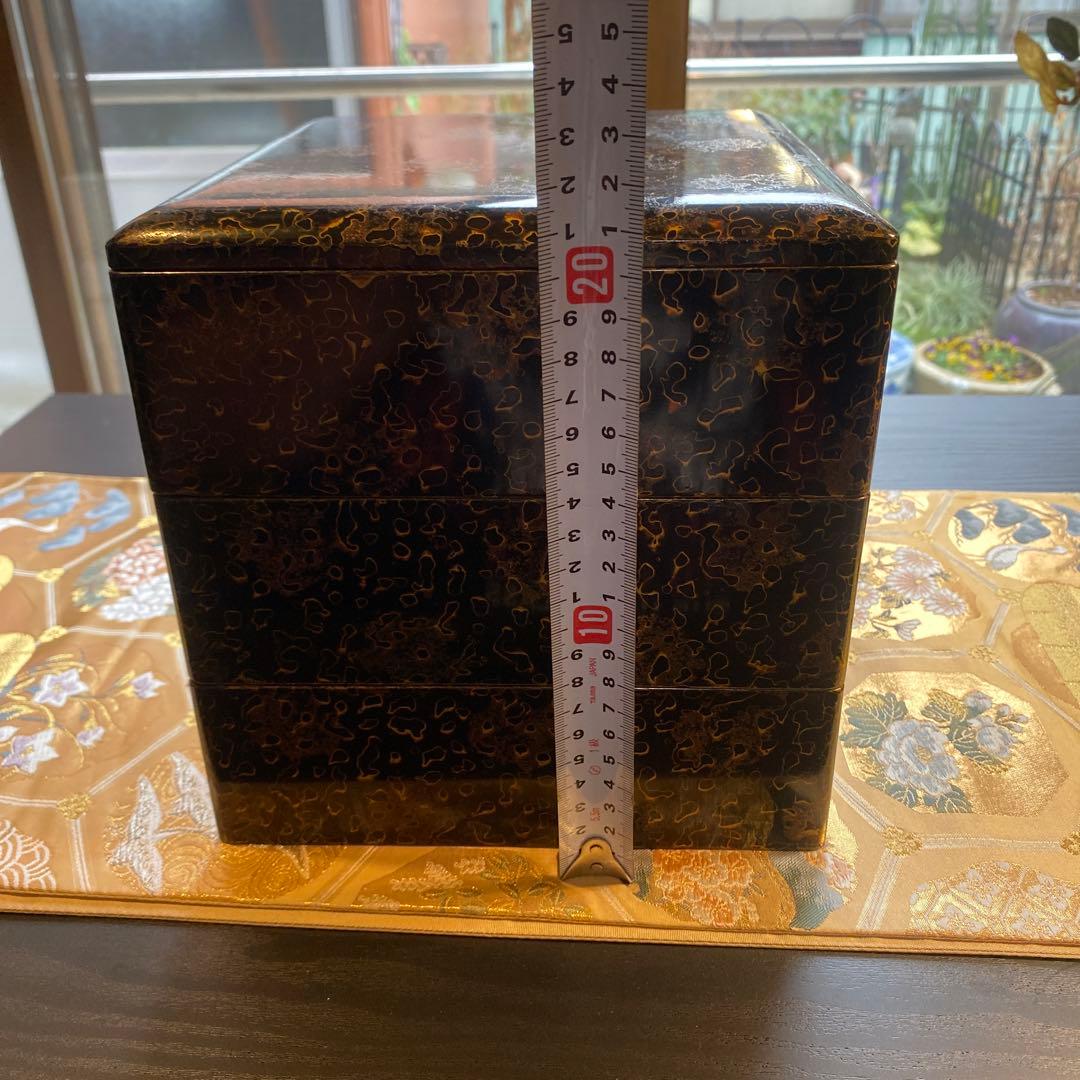 津軽塗り重箱 津軽塗本来の色合いです。