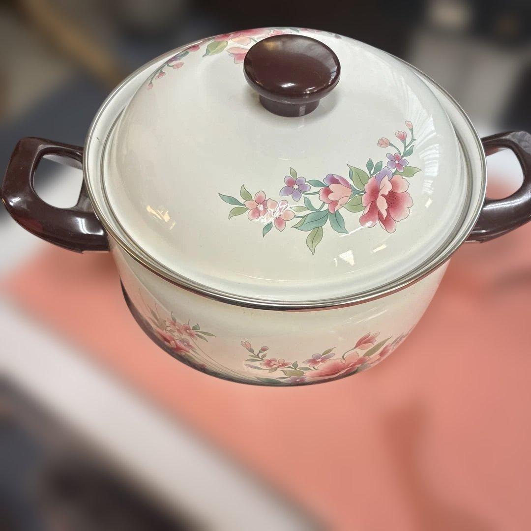 《新品・未使用》ホーロー　花柄　両手鍋とケトルセット