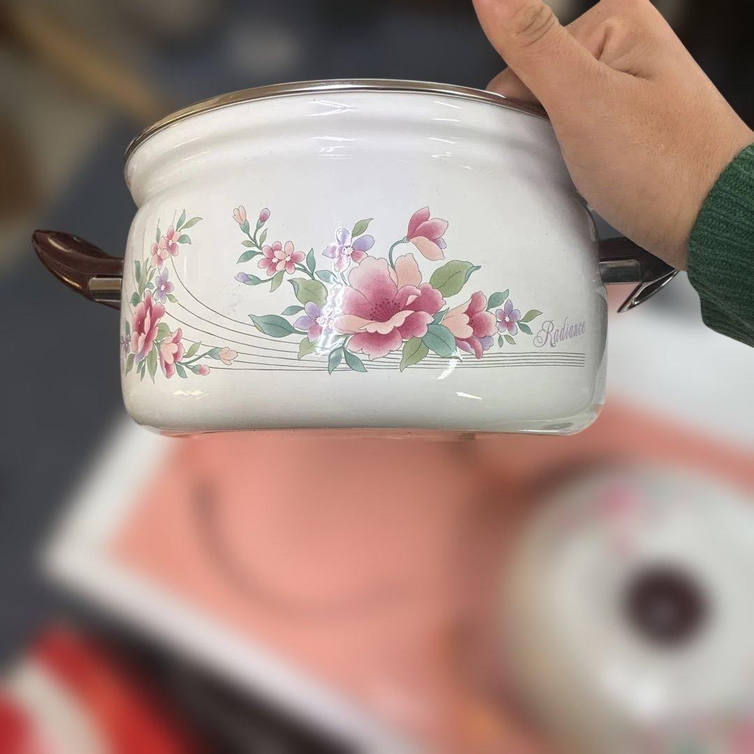 《新品・未使用》ホーロー　花柄　両手鍋とケトルセット