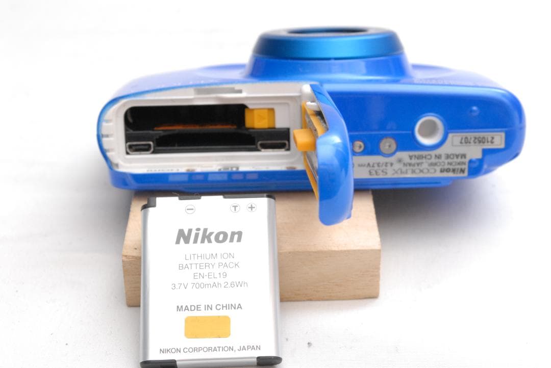 Nikon coolpix S33 （良品）