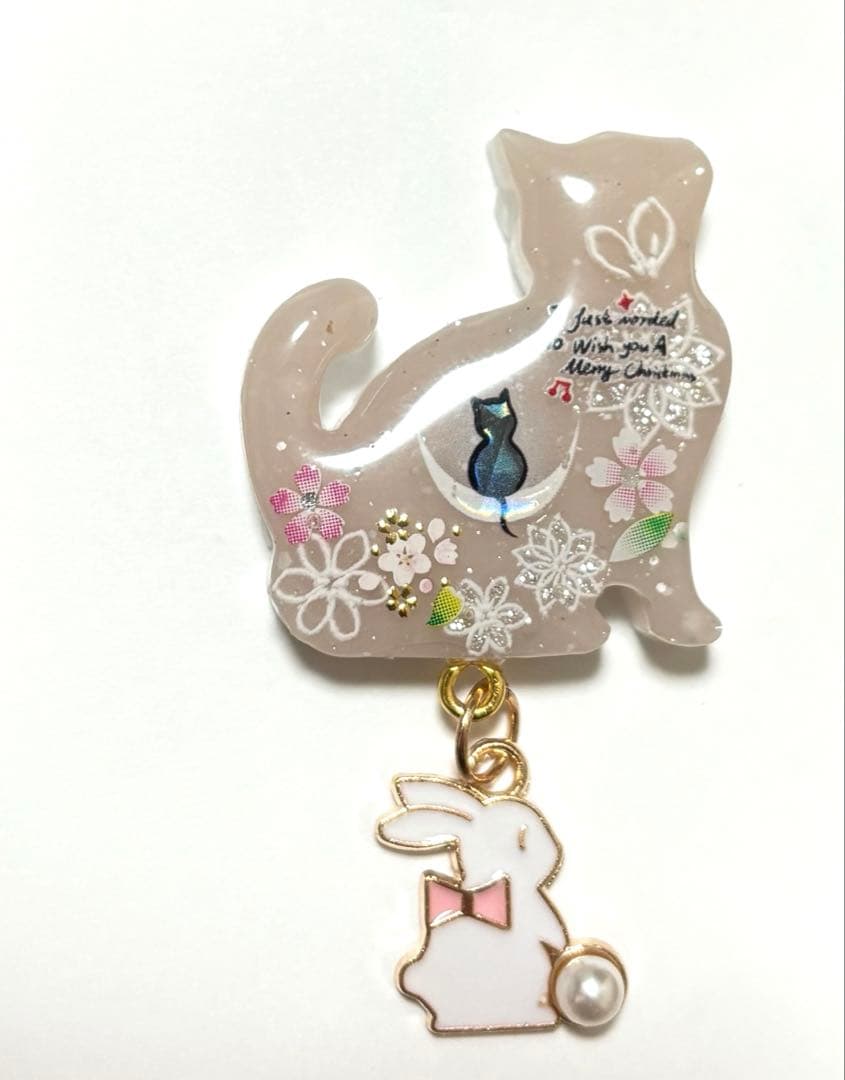 再販不可。ねこ＆うさぎレジンヘアゴムブローチ
