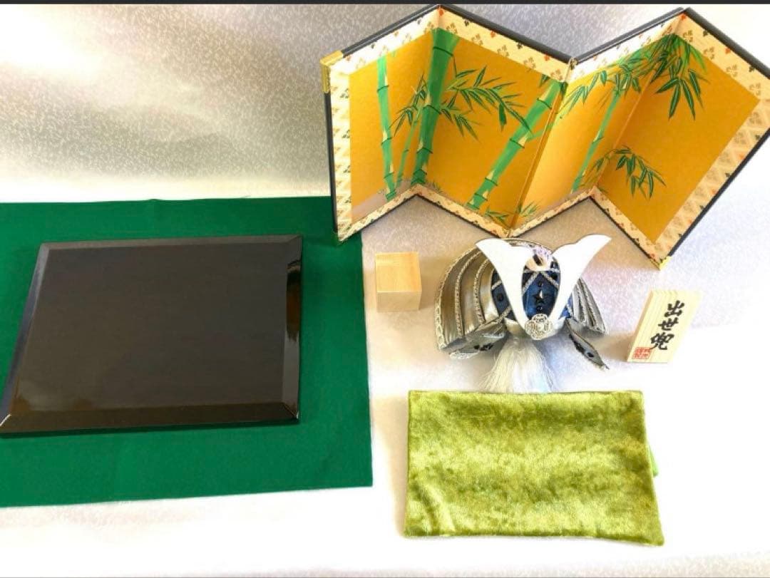 新品❗️ミニ兜飾り　お買い得です‼️ 省スペースでお飾り出来ます