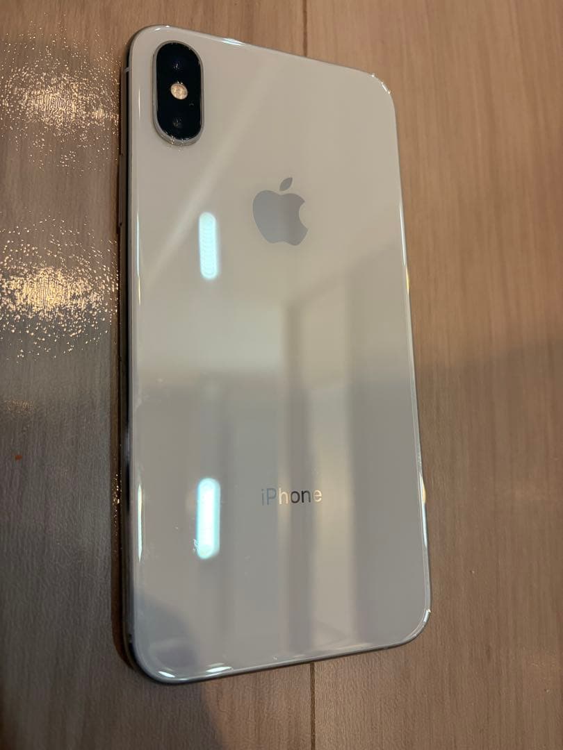 ジャンク品　iPhone XS 256GB シルバー SIMロックなし 本体