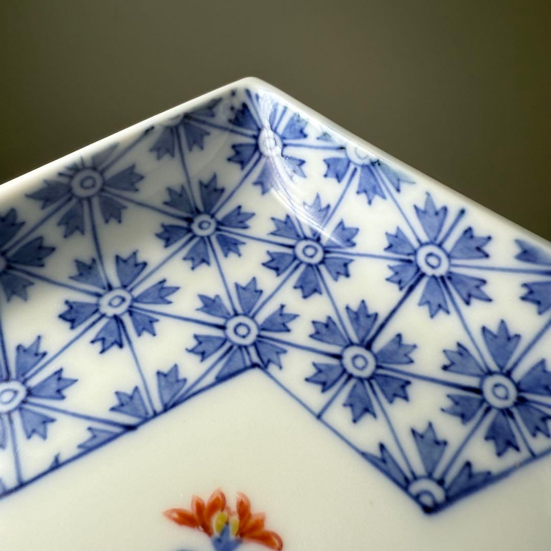 重要無形文化財指定　十三代　柿右衛門　「染錦　地紋垣菊画のし形皿」　五枚揃