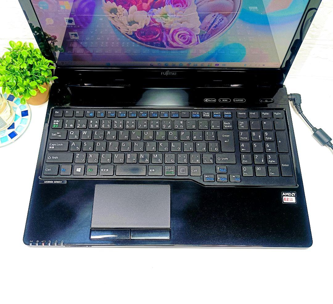 【お買い得】超大容量1TB✨カメラ付き黒ノートパソコン✨設定済✨データの整理に