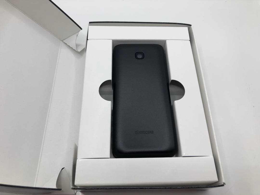 ☆Simフリー☆未使用品☆ GRATINA KYF42 ブラック