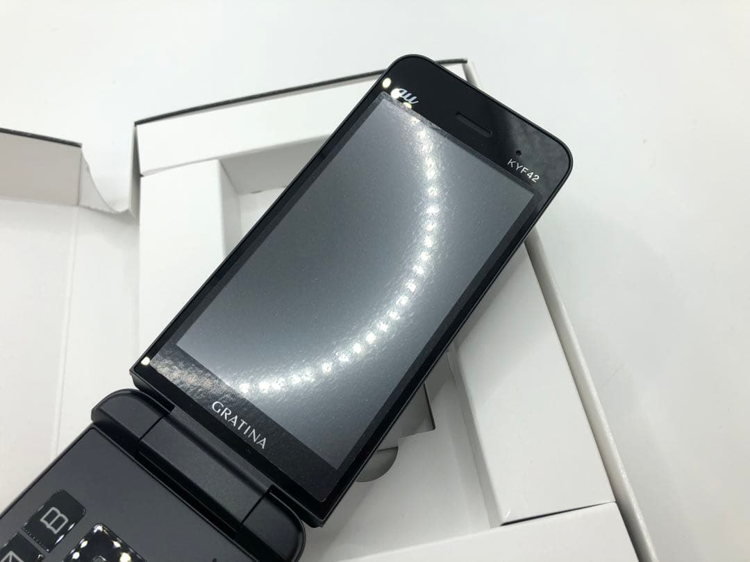 ☆Simフリー☆未使用品☆ GRATINA KYF42 ブラック