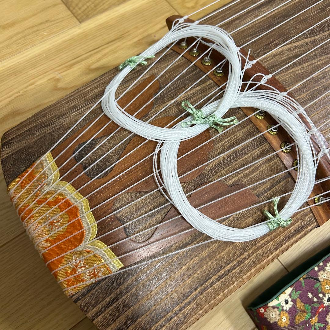 直接お渡し限定価格　琴　13弦 猫足、琴爪、琴柱、袋付き