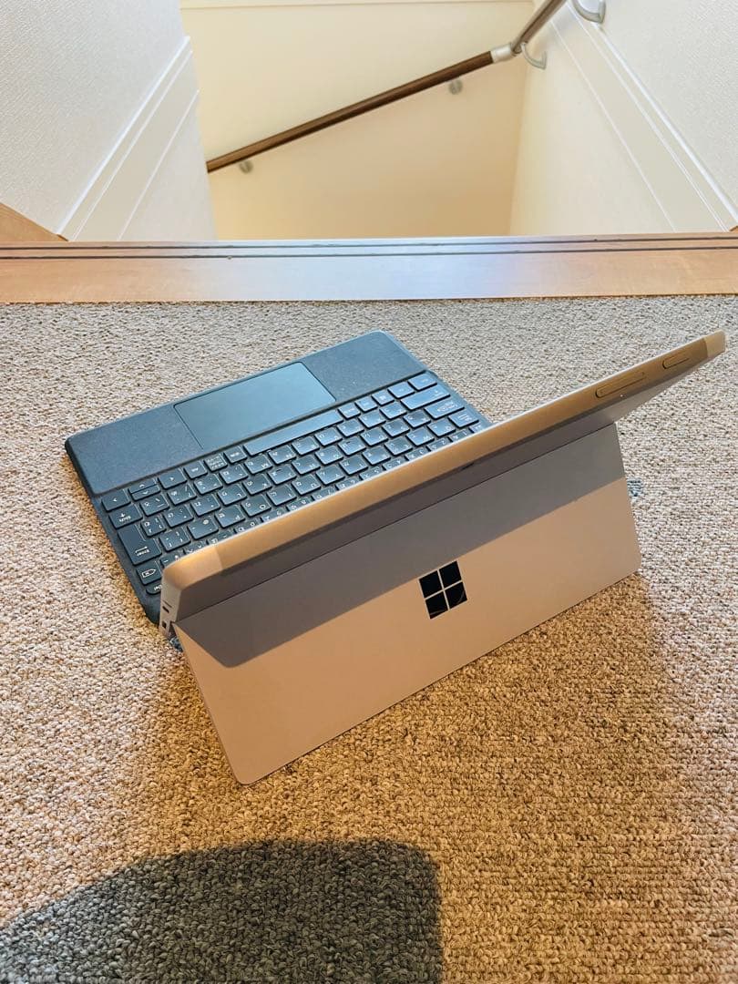 Microsoft☆SurfaceGo本体と付属品♪格安おまけ付き♪64GB